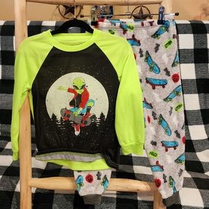 Boys pajamas pj's in size 4/5